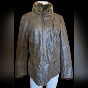 Danier Women's Size Medium Genuine Leather Coat With Faux Fur Collar